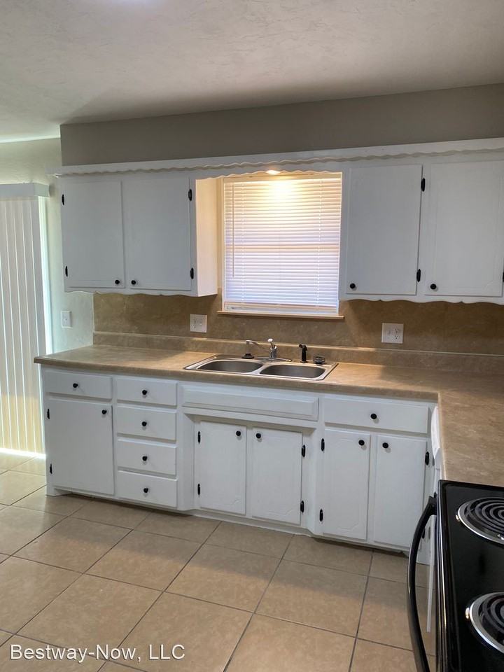2532 Sw 66th St - Photo 3 of 16