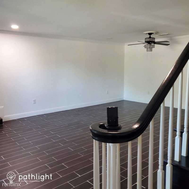 1125 Wade Dr - Photo 2 of 16