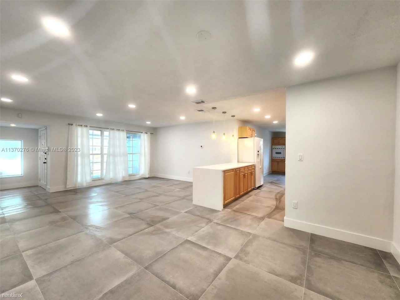 5146 Sw 90th Ave - Photo 2 of 15