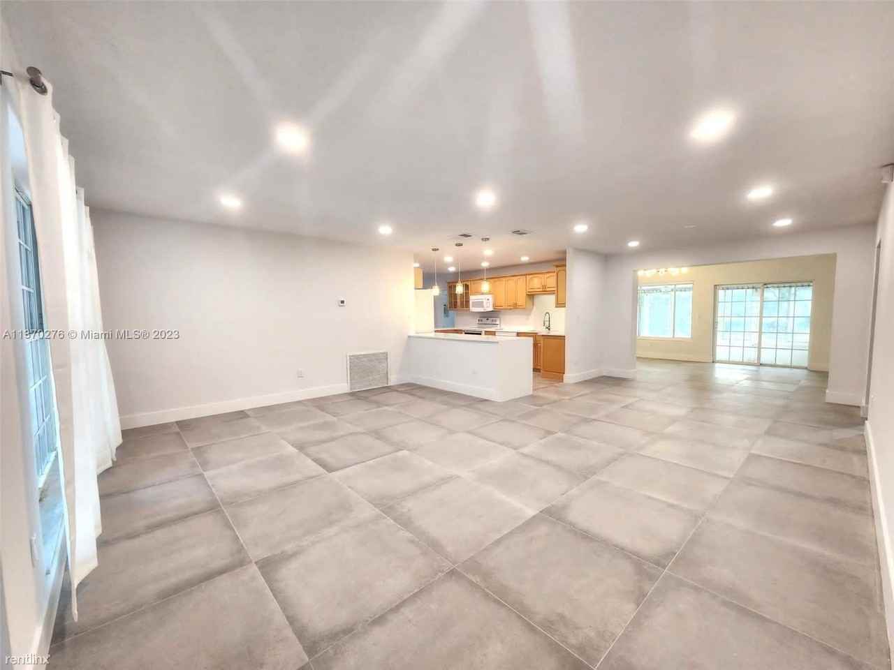 5146 Sw 90th Ave - Photo 3 of 15