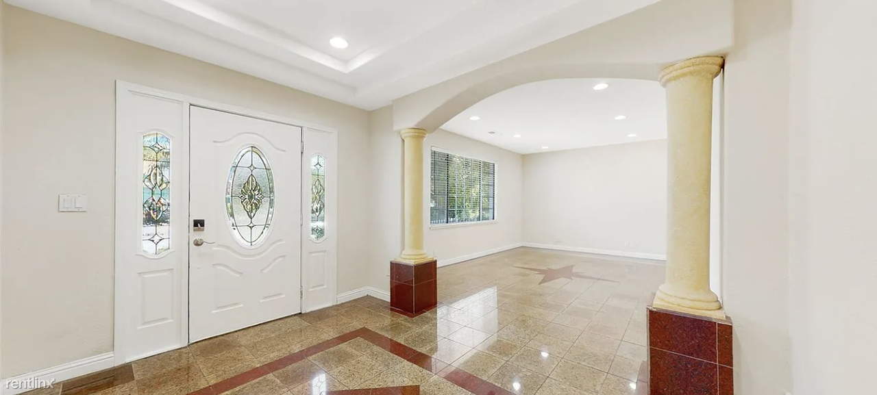 2133 Carobwood Ln - Photo 3 of 33