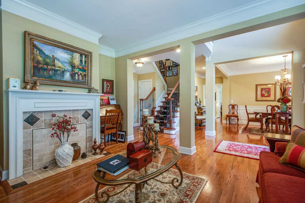 801 Valley View Cir - Photo 3 of 10