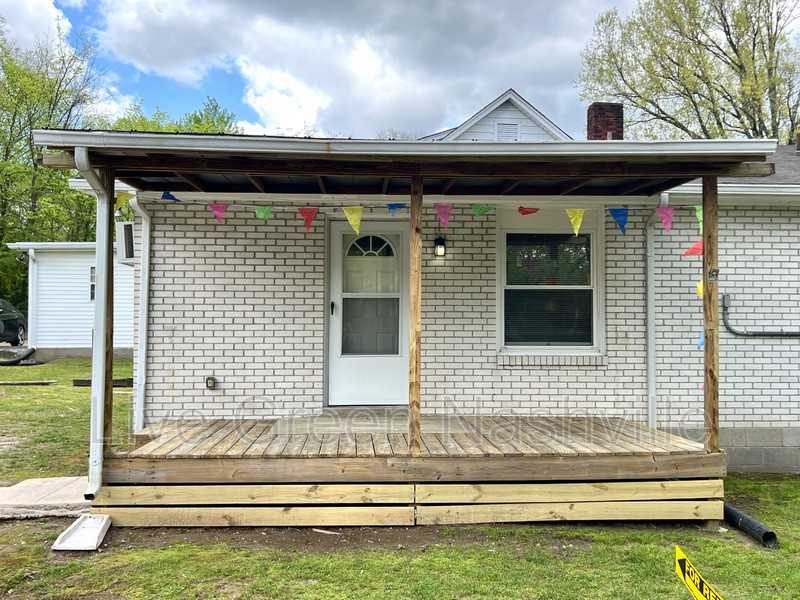 1601 Benjamin St #B - Photo 3 of 19