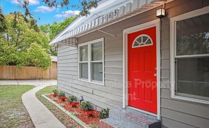 1463 E 25th St - Photo 3 of 33