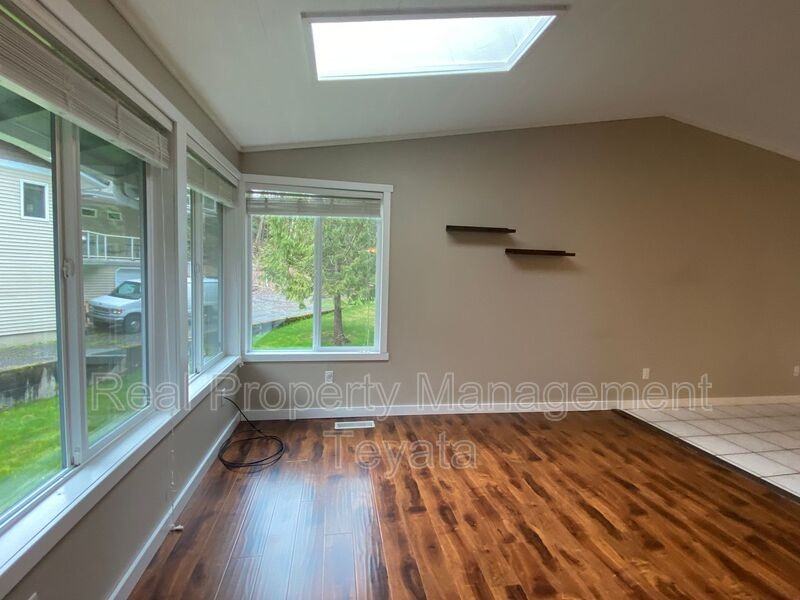 4106 Ridgewood Ave - Photo 3 of 35