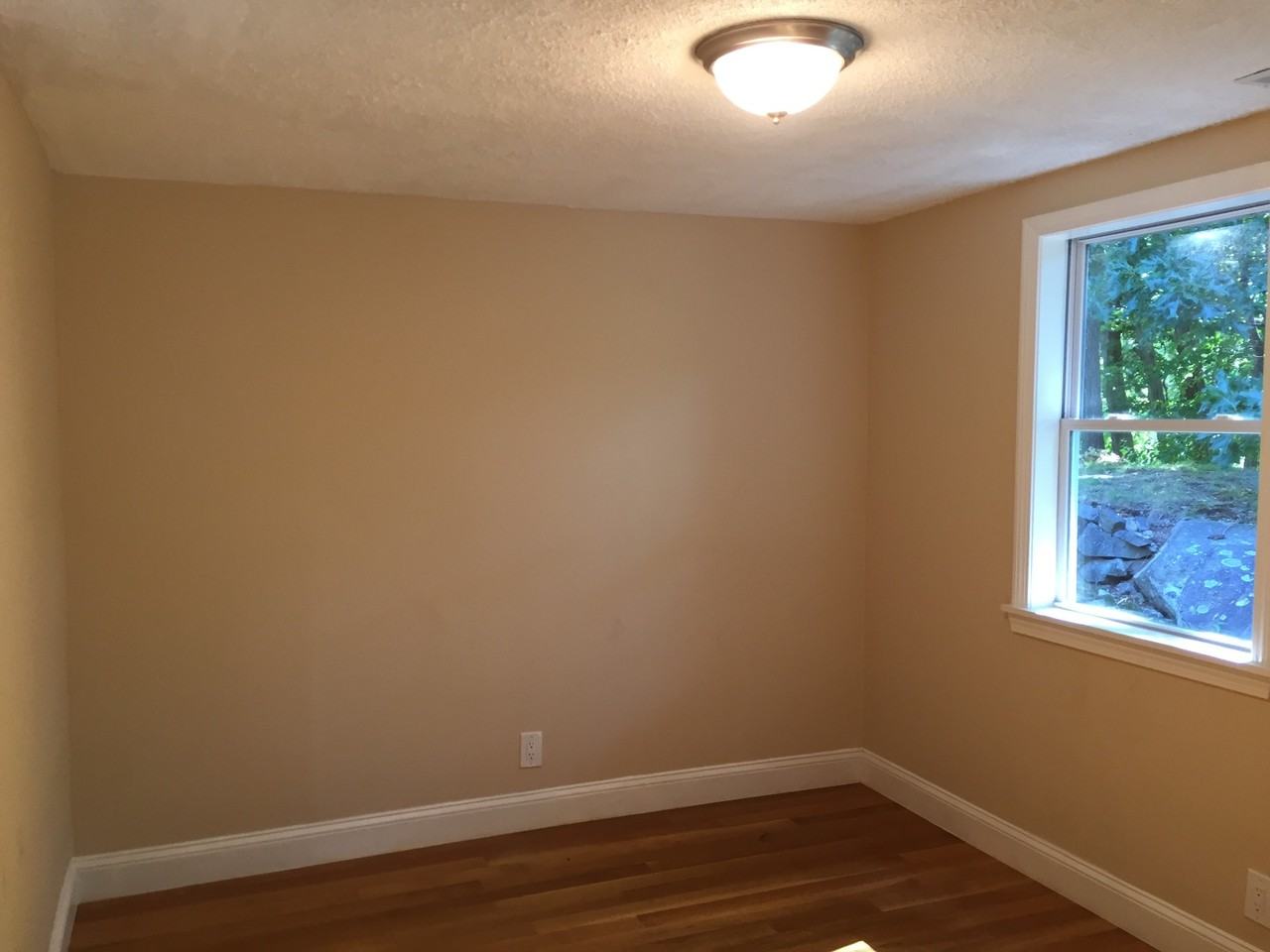 31 Pine St - Photo 3 of 12