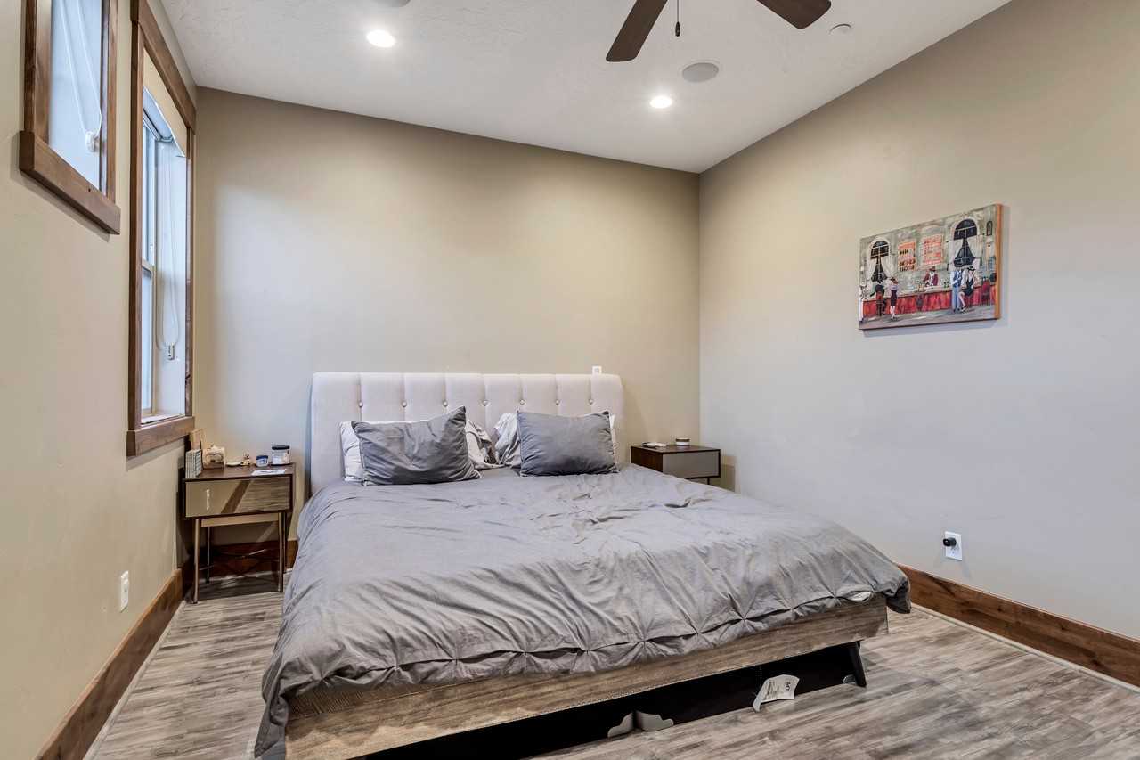 13412 N Alexis Dr - Photo 2 of 23