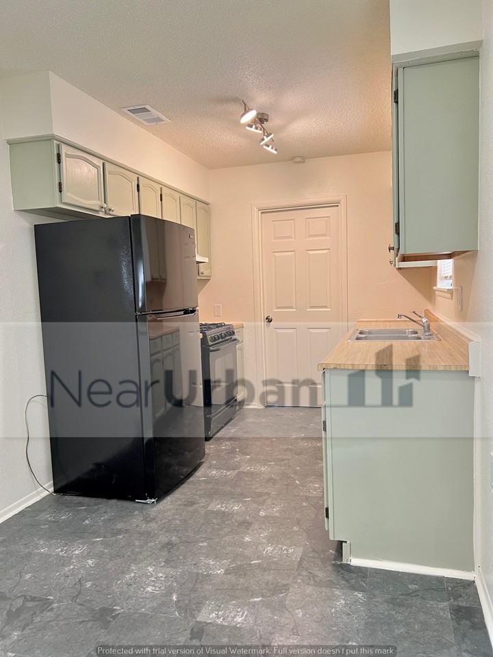 2307 Lake Louise Dr - Photo 3 of 18