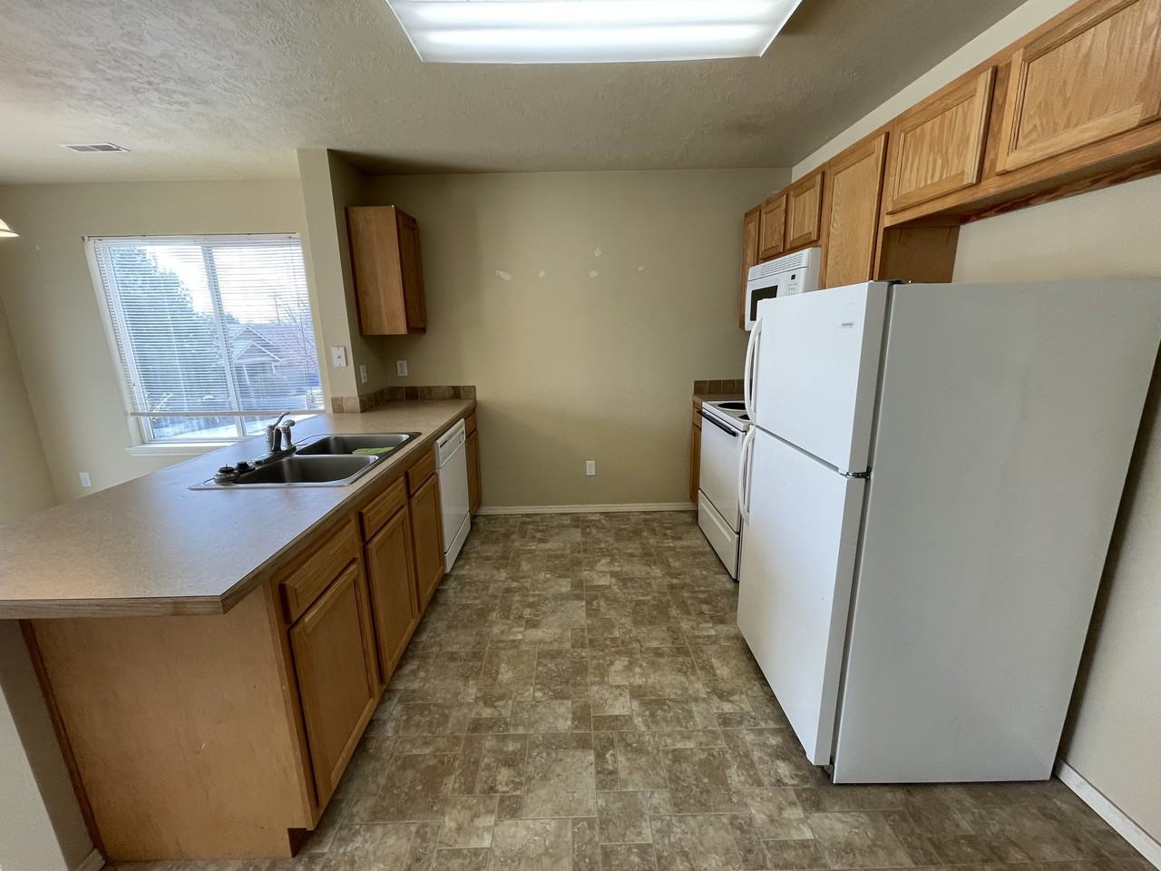 6139 S Sea Breeze Way - Photo 4 of 6