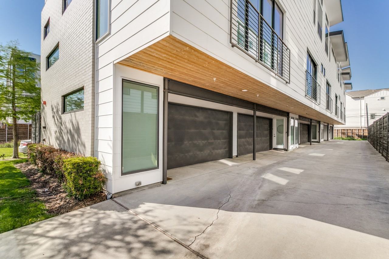 2211 Moser Ave #1 - Photo 3 of 29