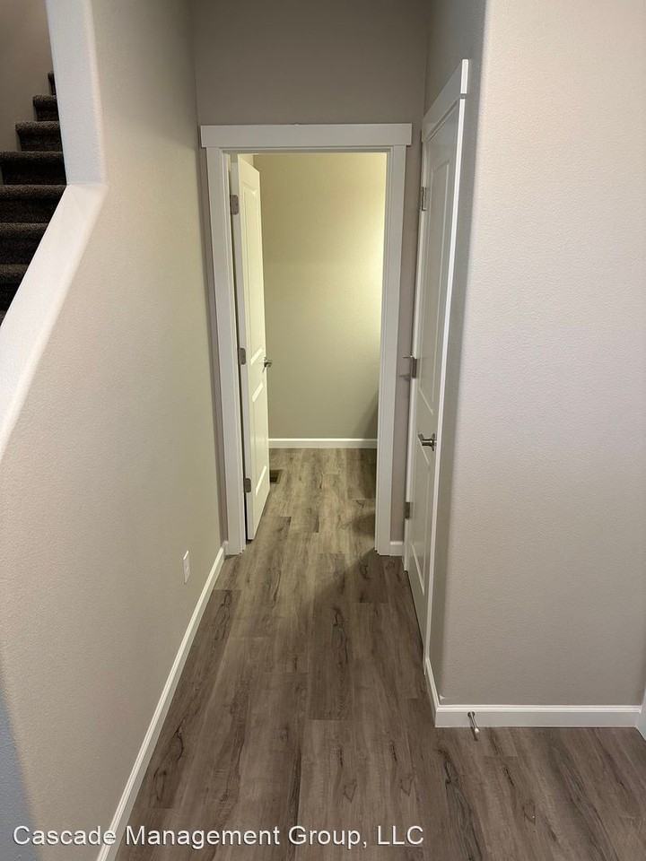 418 SE Clay St & 201 SE 7th St - Photo 3 of 33