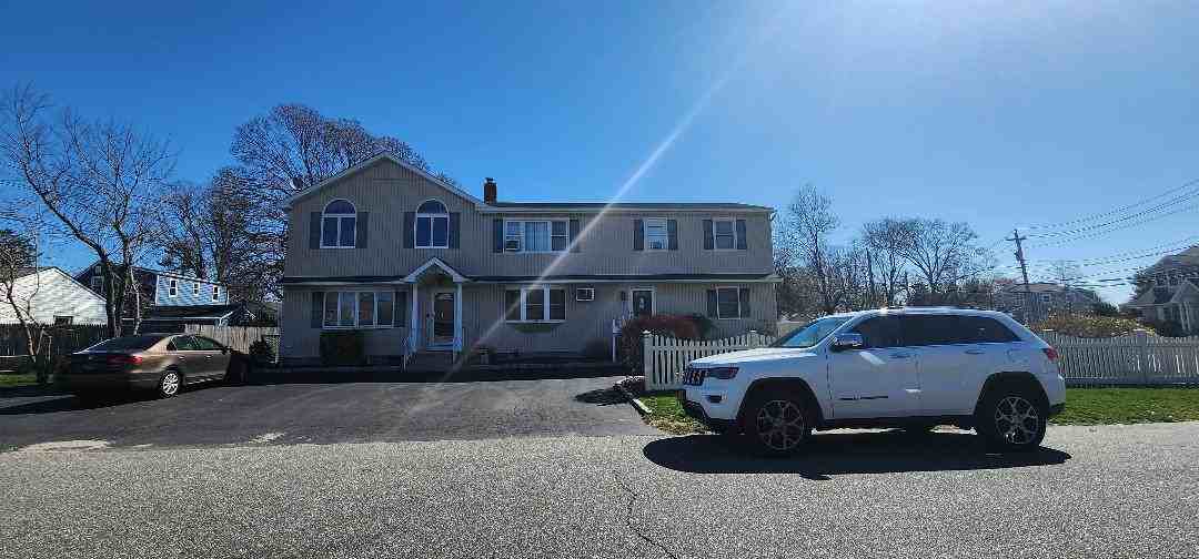 Kurzon Rd & Dogwood Rd 1, West Islip, NY 11795 3 Bedroom Apartment