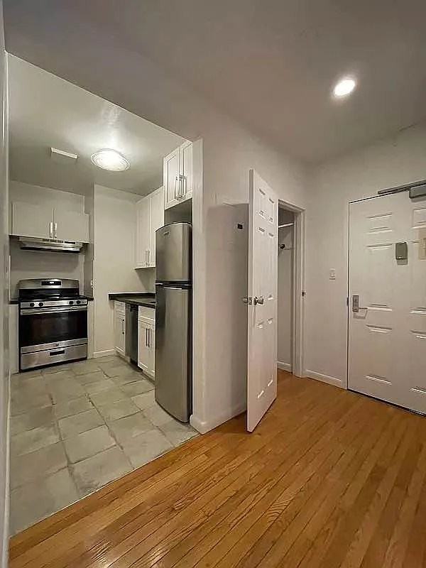 Fulton St 8A, New York, NY 10038 3 Bedroom Apartment for Rent
