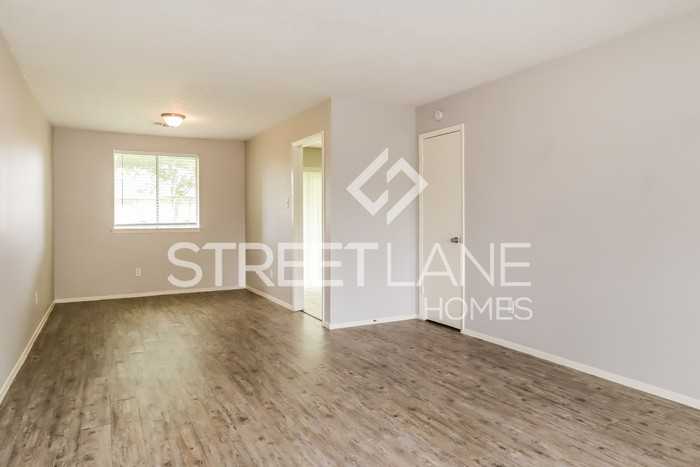 12614 Chiswick Rd - Photo 3 of 15
