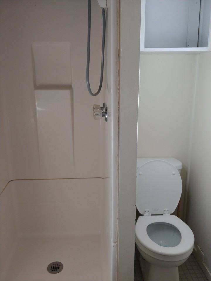208 E Butte St - Photo 4 of 9