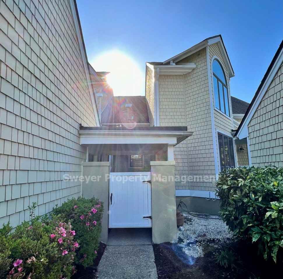 5304 Villa Ct - Photo 3 of 35