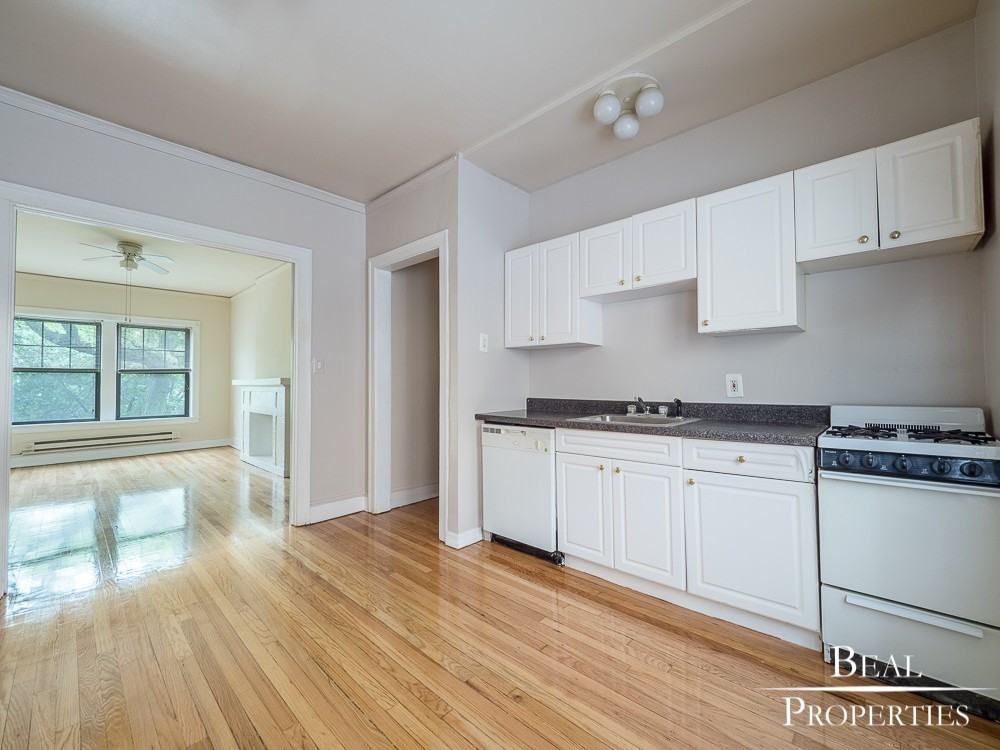 1307 Oak St - Photo 3 of 8