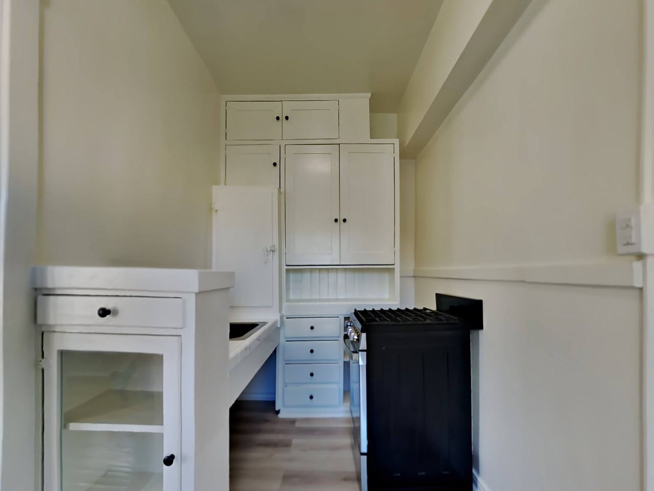 954 Geary St - Photo 4 of 13