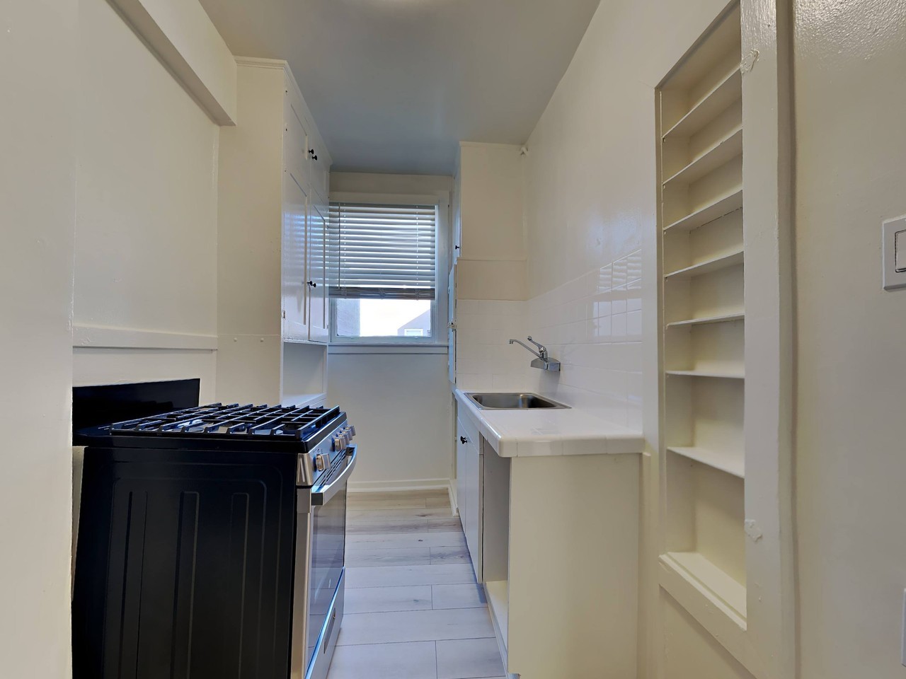 954 Geary St - Photo 7 of 13