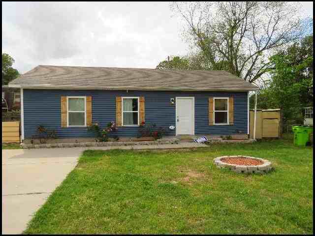 306 Barnes St - Photo 2 of 10