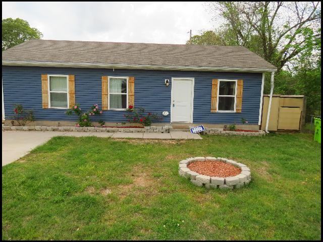 306 Barnes St - Photo 3 of 10