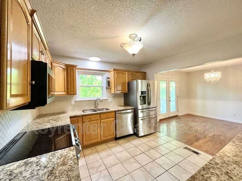 318 Hannah Ln - Photo 3 of 22