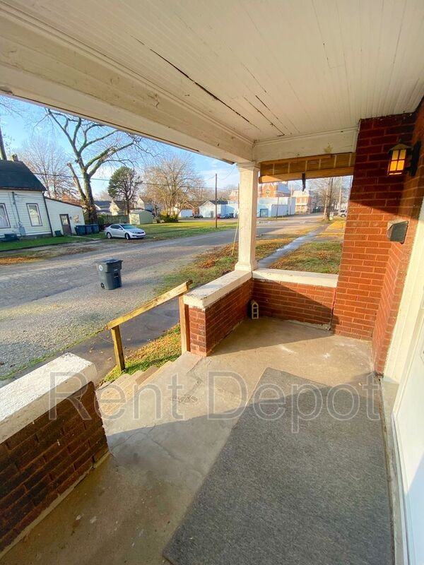 1020 E Cherry St - Photo 3 of 24