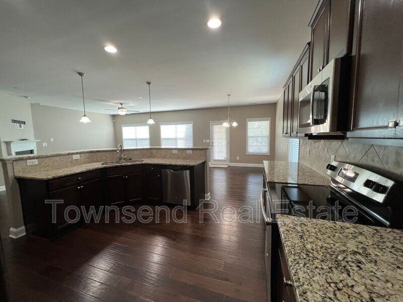 1031 Liberty Ln - Photo 5 of 24