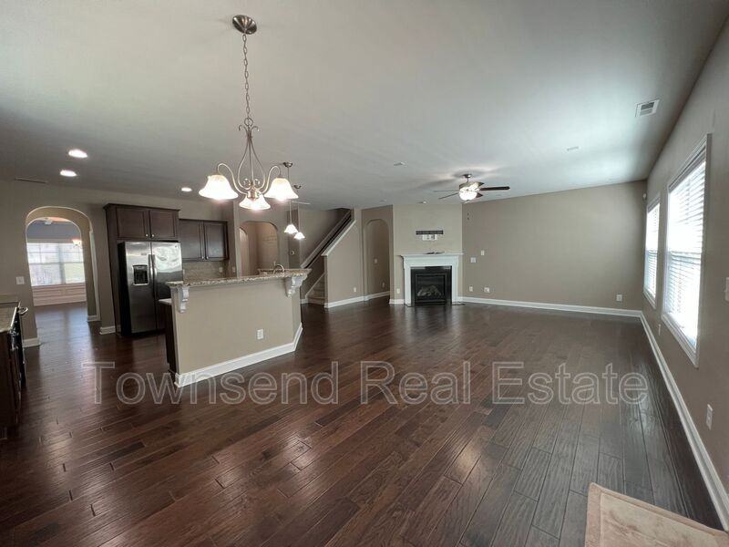 1031 Liberty Ln - Photo 7 of 24