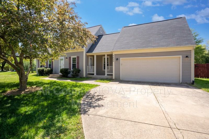 7826 Fordson Rd - Photo 2 of 32