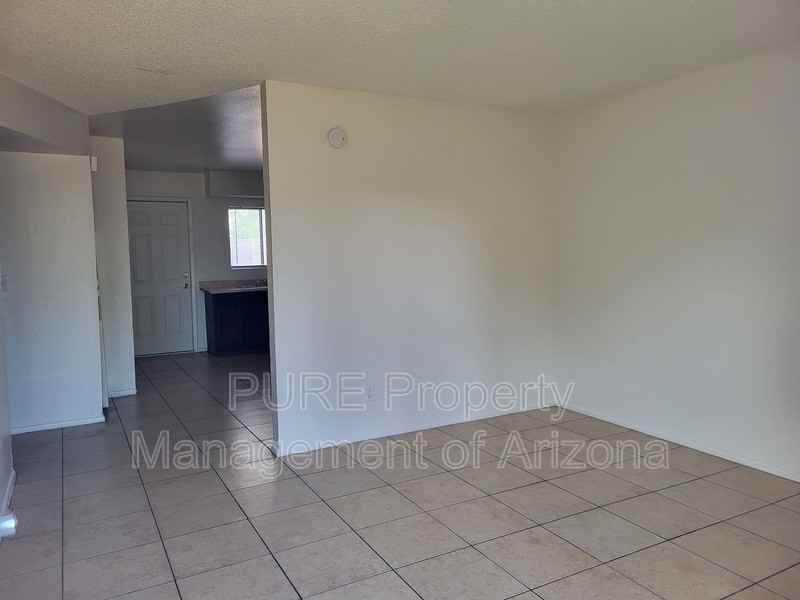 527 S Olive #1 - Photo 3 of 8
