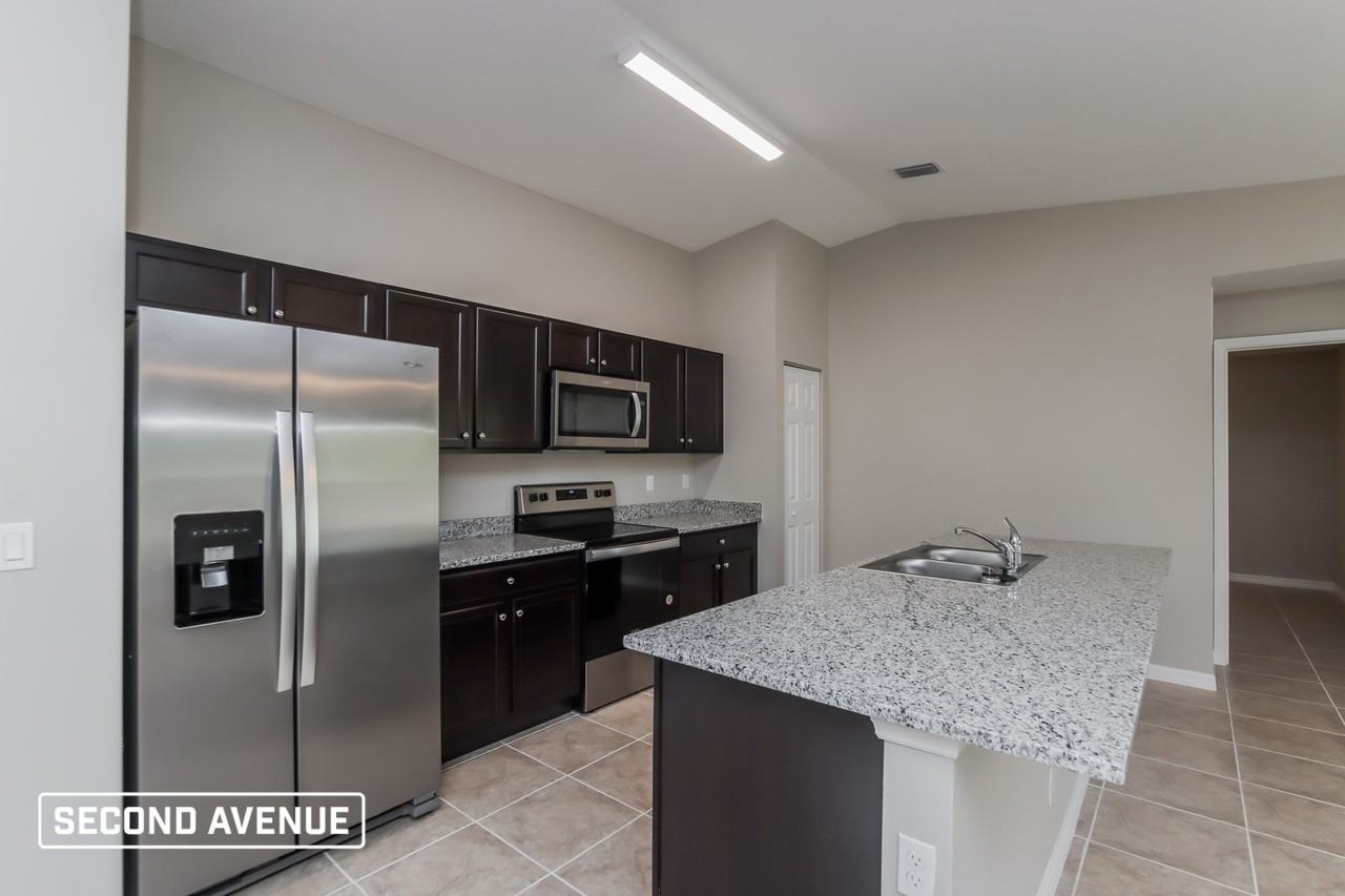 3212 Halacka Ave Se - Photo 2 of 19