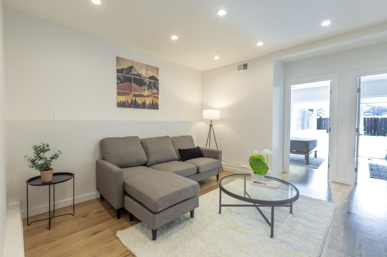 843 8th Street - Photo 2 of 12