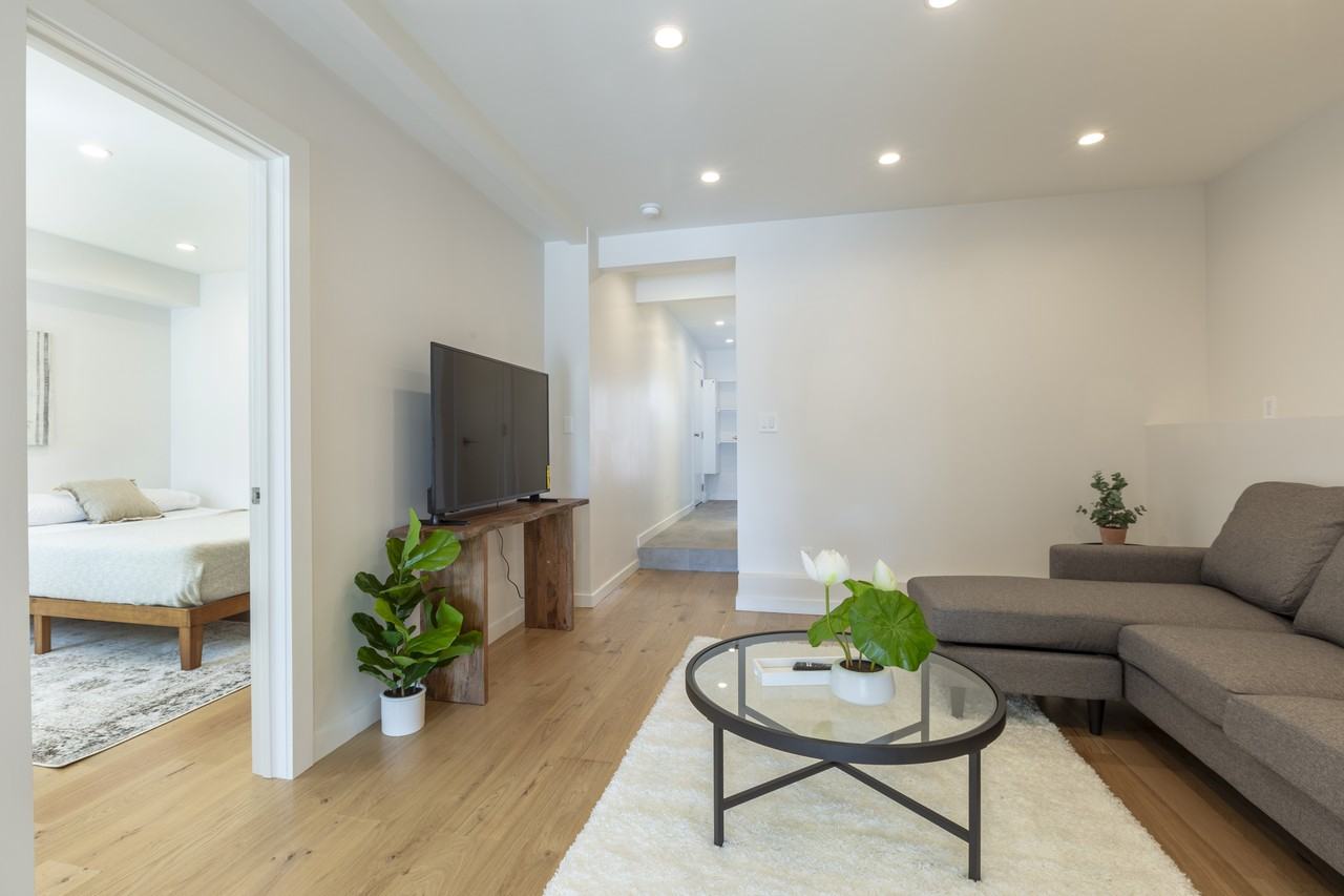 843 8th Street - Photo 3 of 12