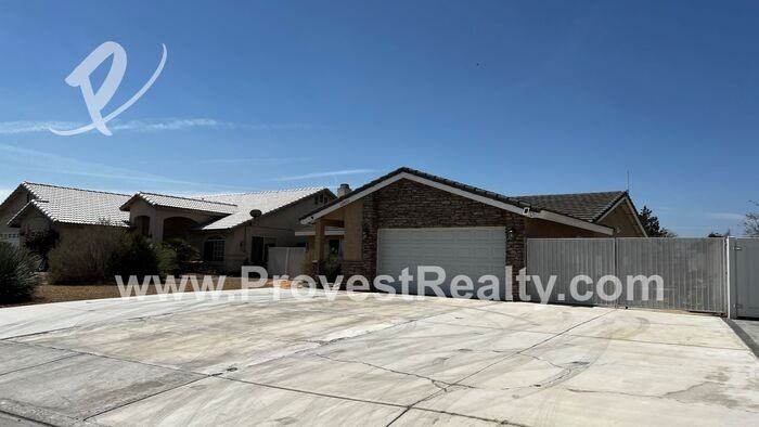 13800 Driftwood Dr - Photo 2 of 23