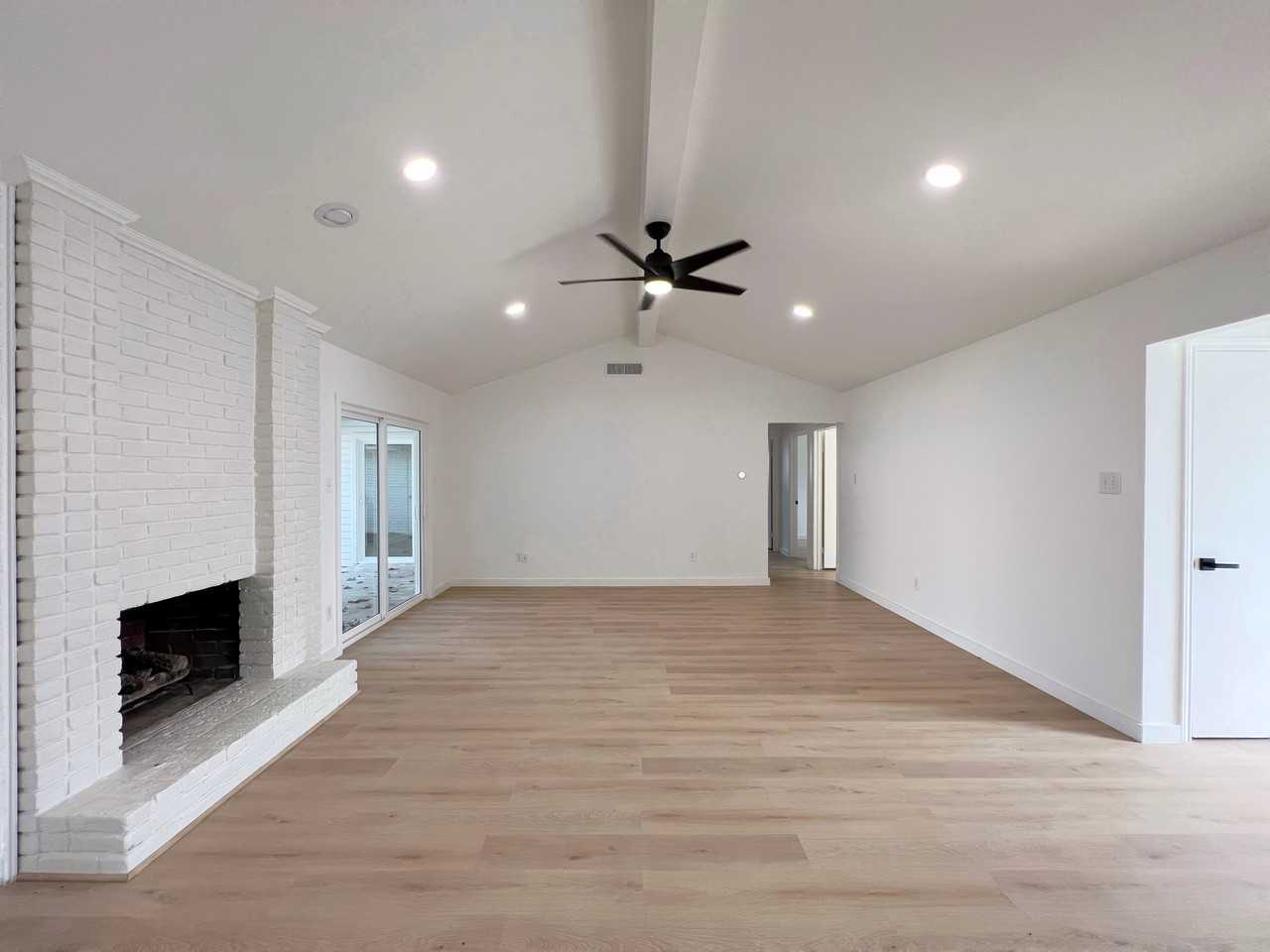 1303 Buckingham Pl #NA - Photo 2 of 14