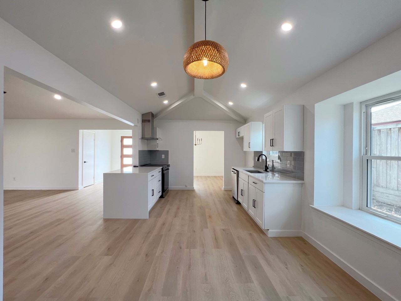 1303 Buckingham Pl #NA - Photo 3 of 14