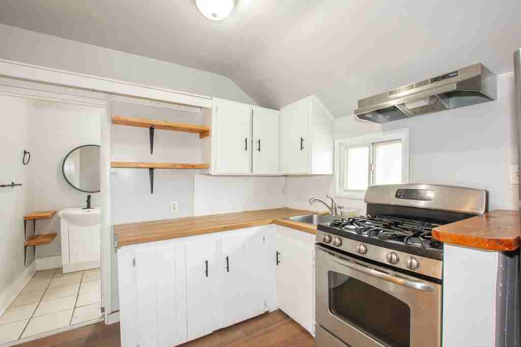 53 Vine Street South - Photo 2 of 12