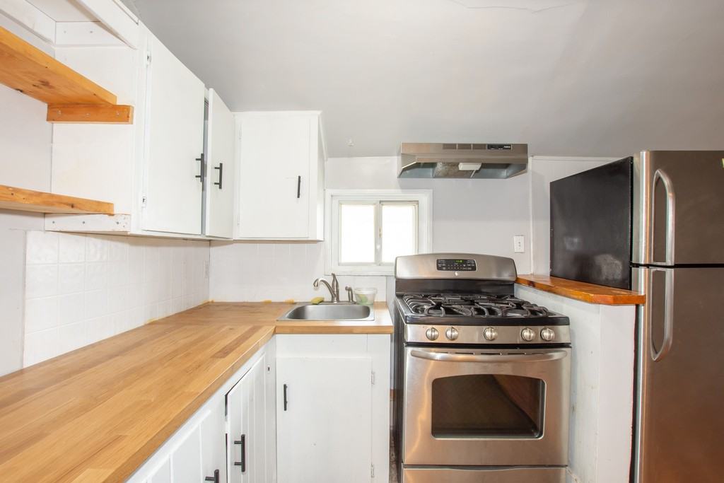 53 Vine Street South - Photo 3 of 12