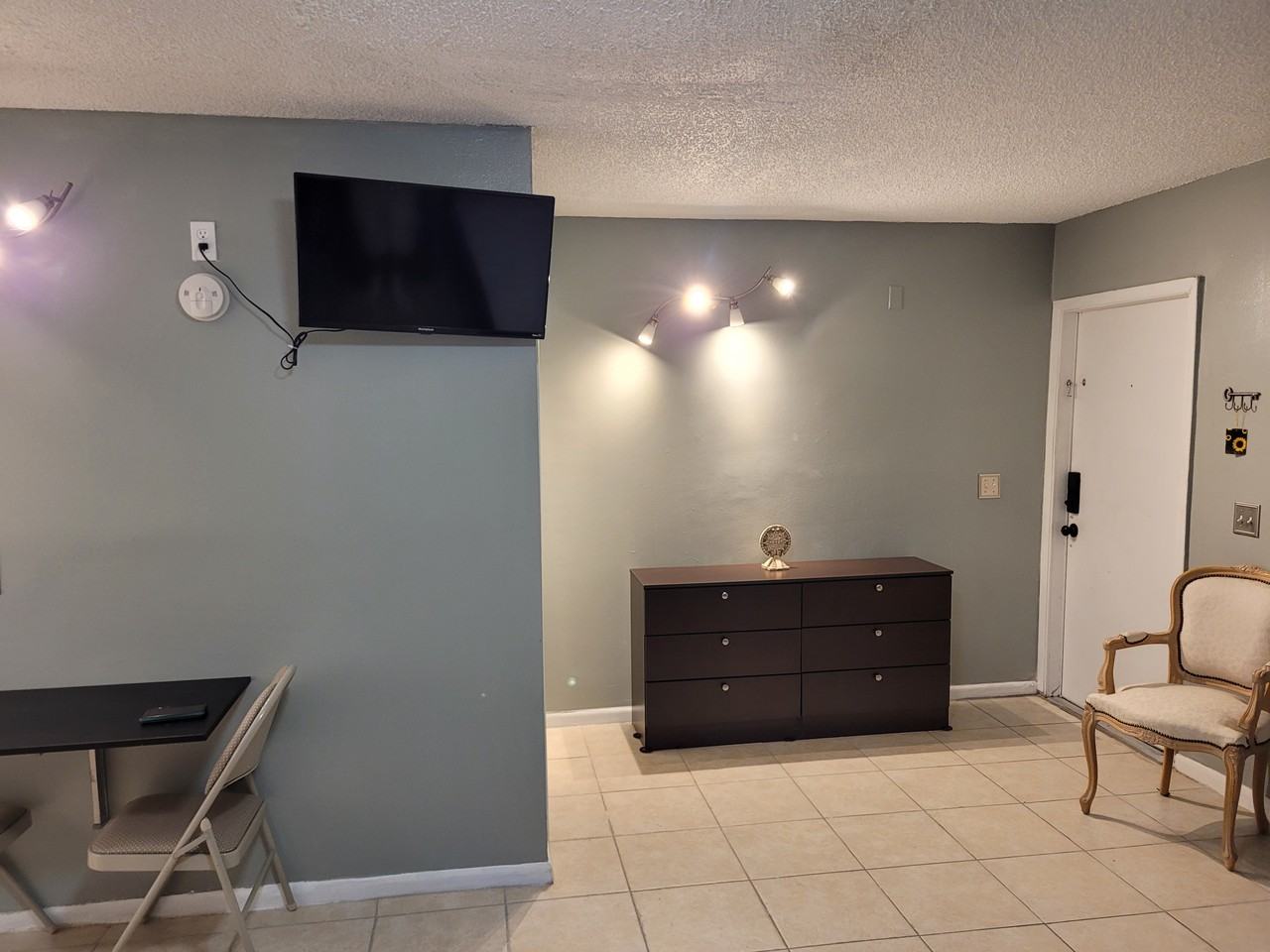 SE 2nd Terrace #1 - Photo 2 of 34