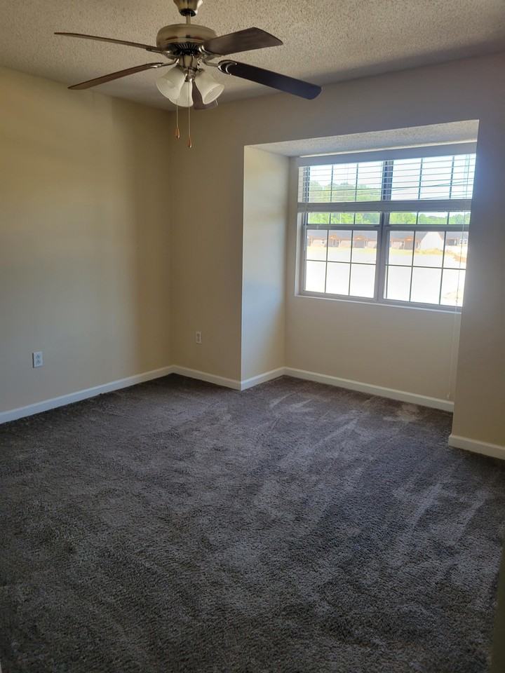 304 Hollingsworth Ave #HN - Photo 4 of 20