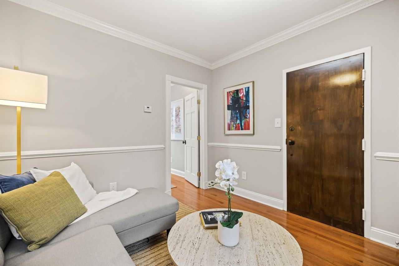 642 11th St Ne #4 - Photo 4 of 26