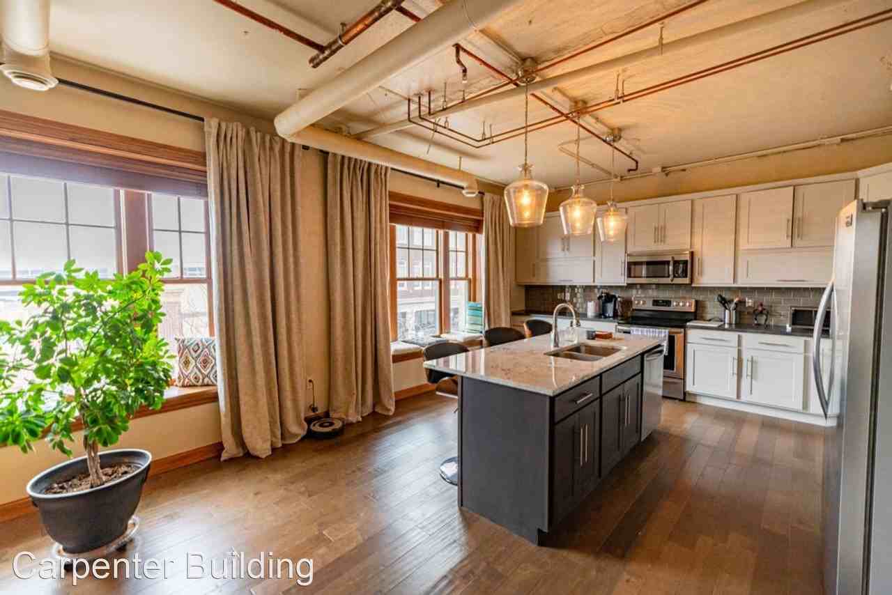 221 S. Phillips Avenue - Photo 2 of 9