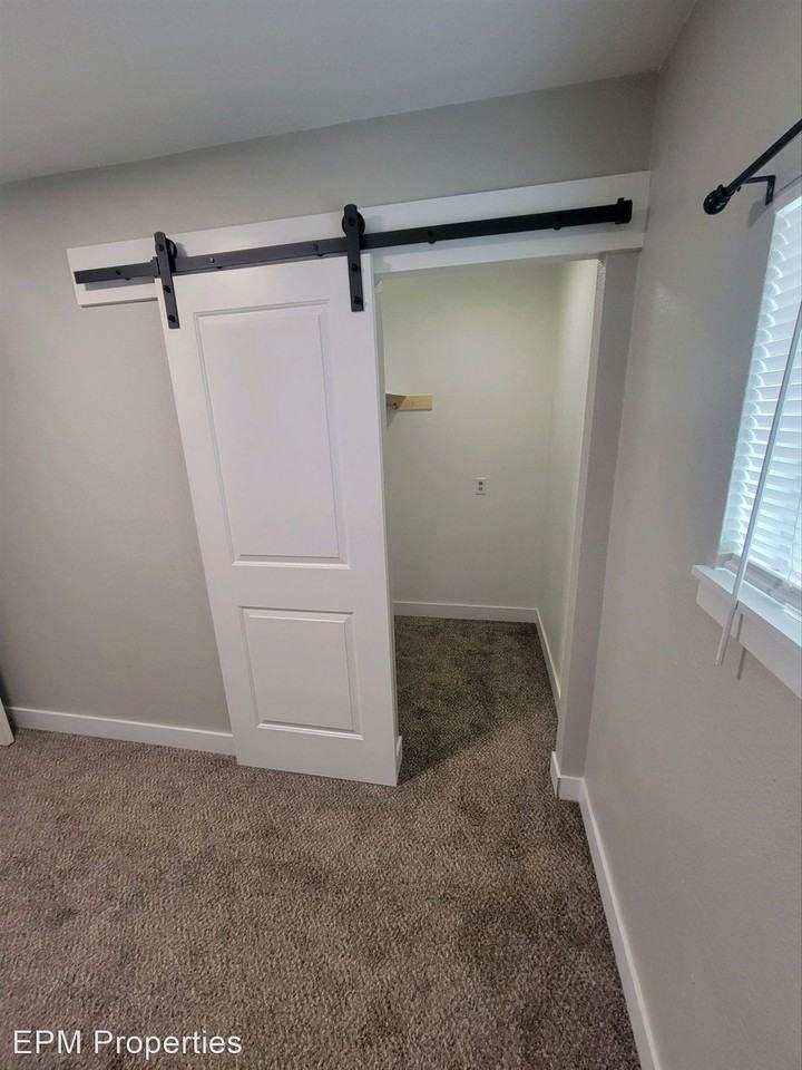 Garden City Flats - Photo 3 of 9