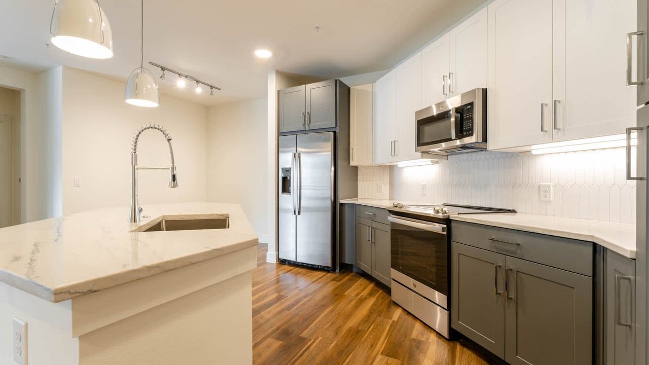 Olivian at the Realm - Photo 6 of 50