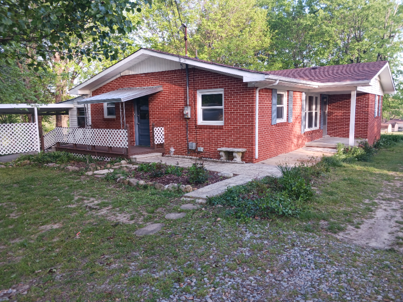 160 College St S - Photo 2 of 19