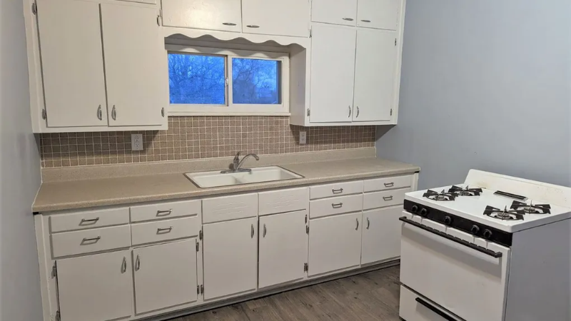 670 Strong Ave #670 - Photo 3 of 6