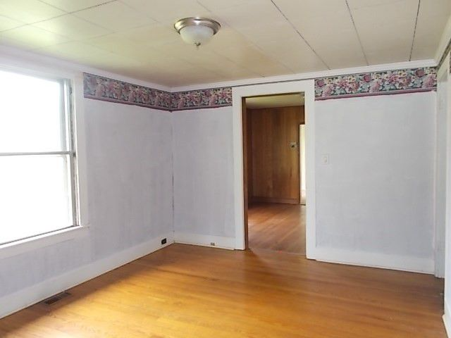 38 Fieldcrest Dr - Photo 3 of 12