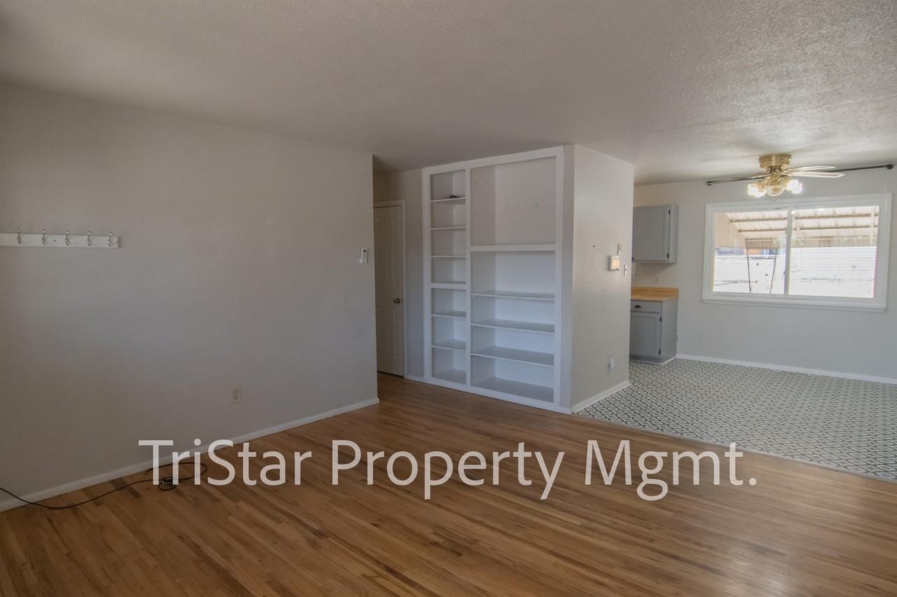 3413 Greenwood Cir #1 - Photo 3 of 11
