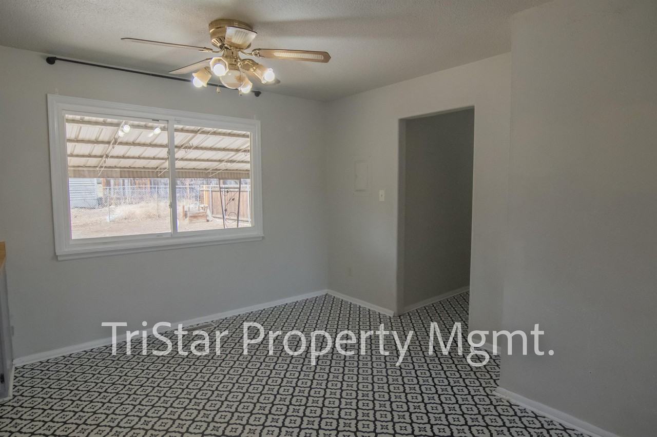3413 Greenwood Cir #1 - Photo 4 of 11